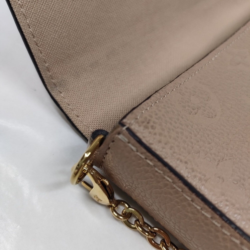 Louis Vuitton Felicie - Picture 12 of 16